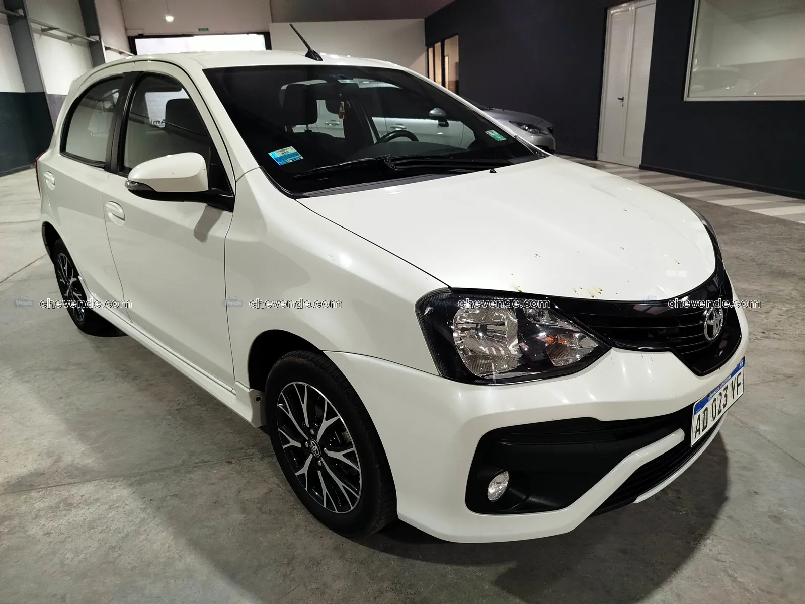 Auto Toyota Etios XLS