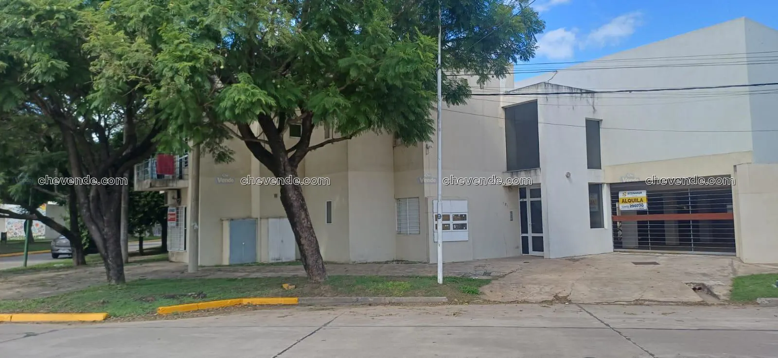 Cochera en alquiler frente a la Plaza Pizzurno