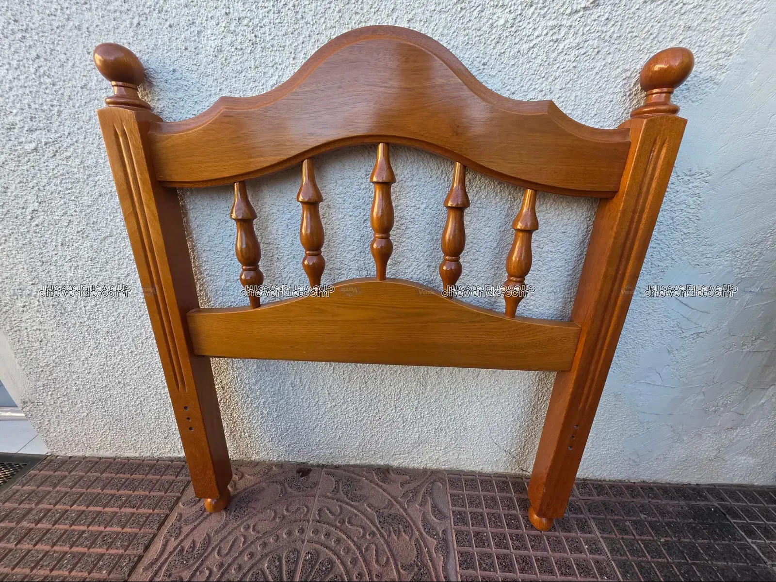 Respaldo de cama de madera de roble