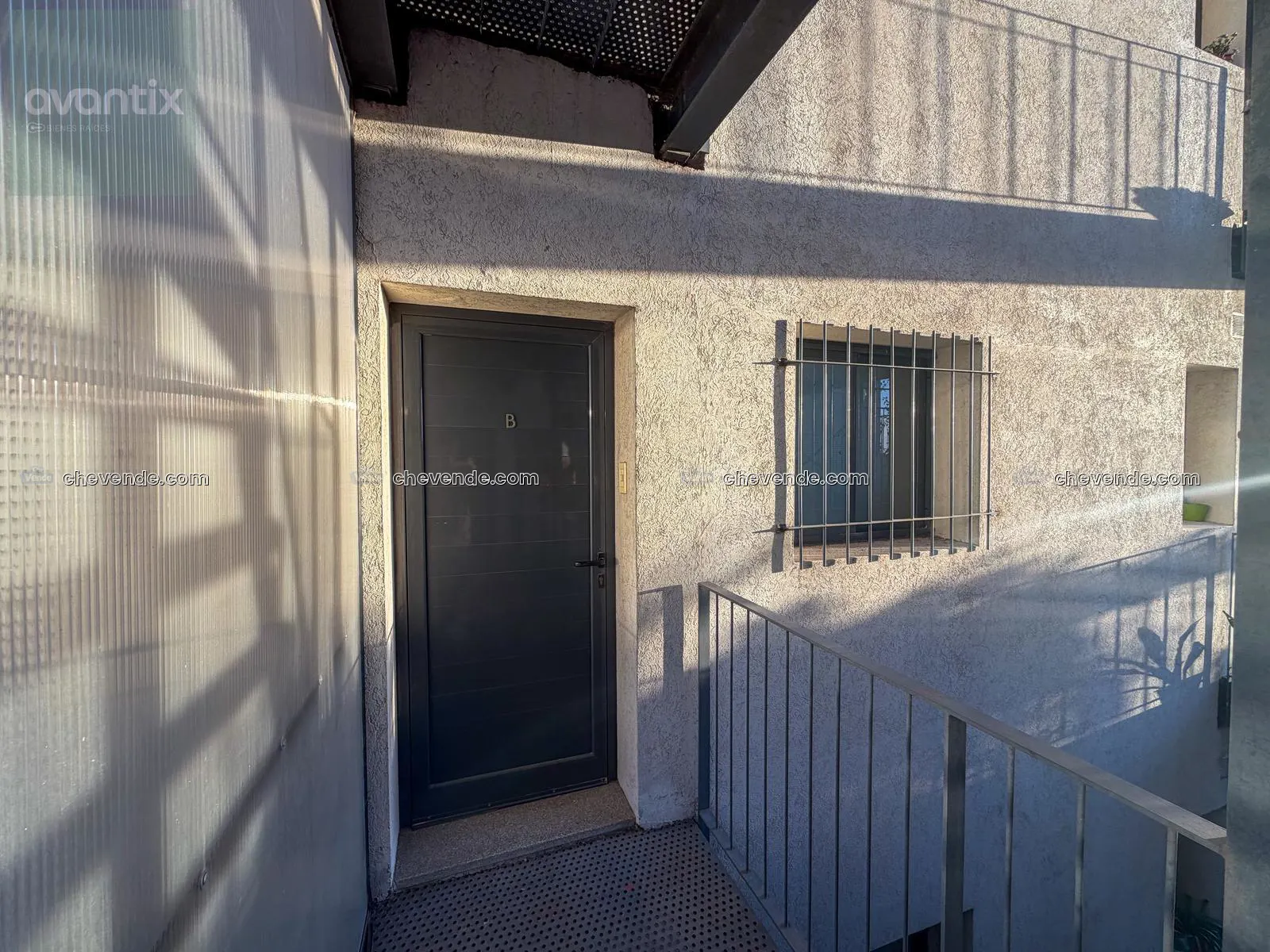 Amplio departamento con cochera en venta