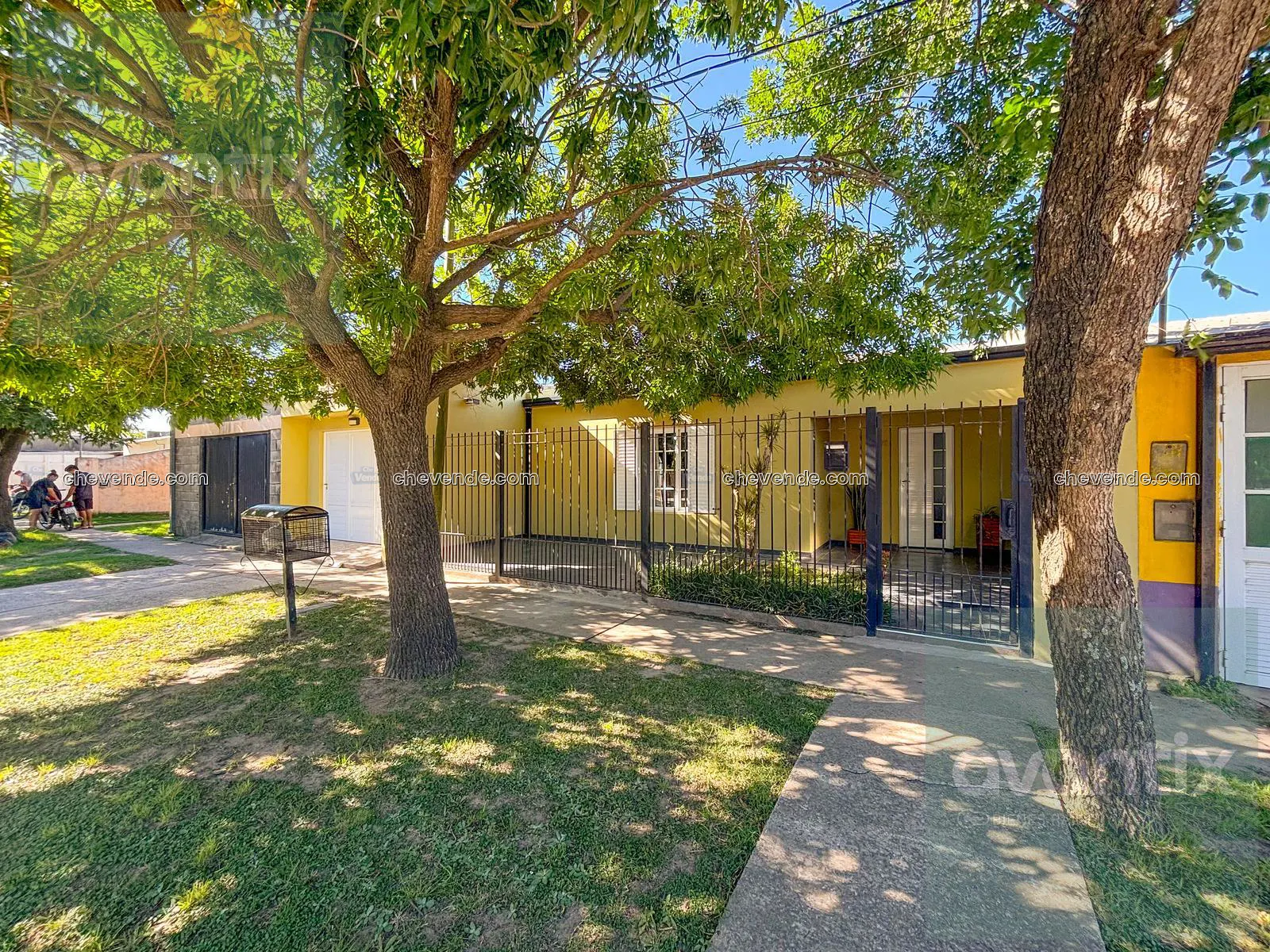 Propiedad de 2 habitaciones y cochera - USD 75.000