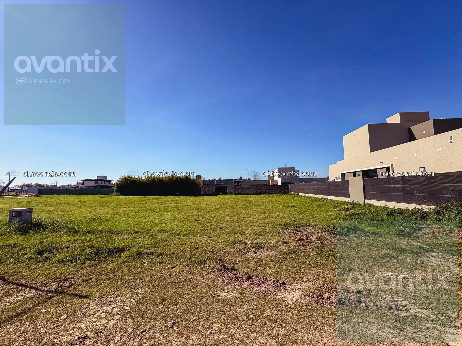 Lote de 1400 m2 en Village del Brigadier