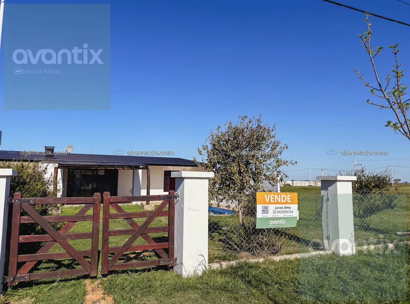 Casa quinta con pileta en Angelica - USD 50.000