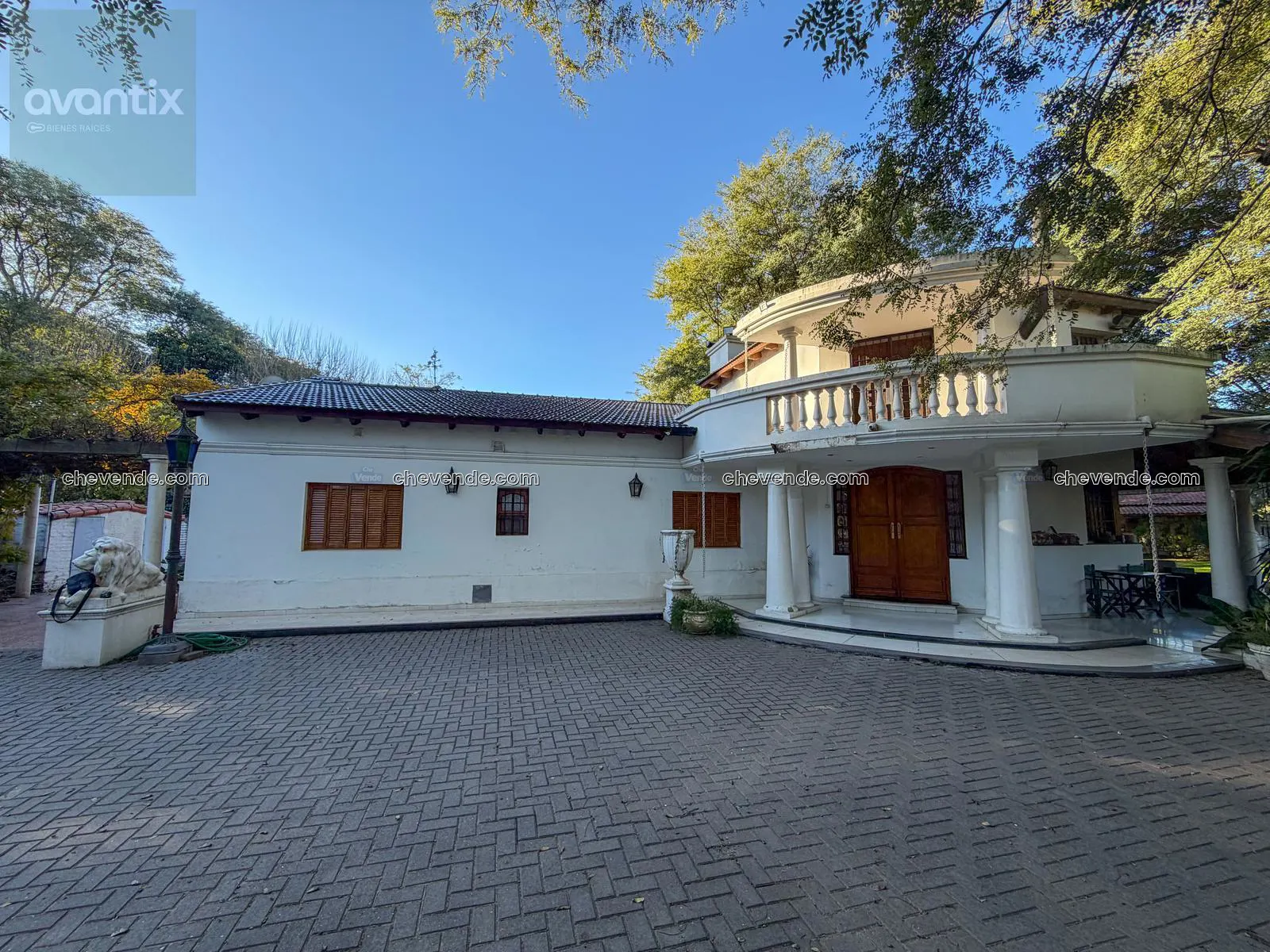 Propiedad exclusiva emplazada en 5000 m2 de terreno