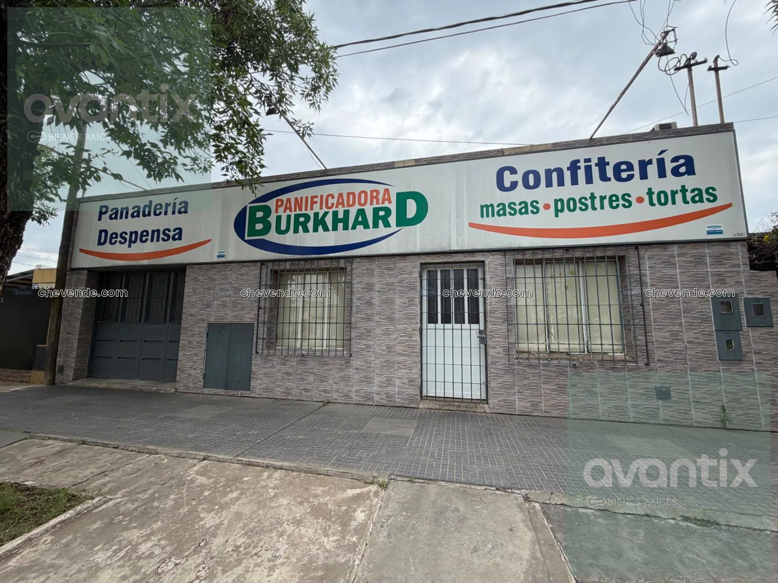 Local comercial con depósitos + casa en barrio Fátima 