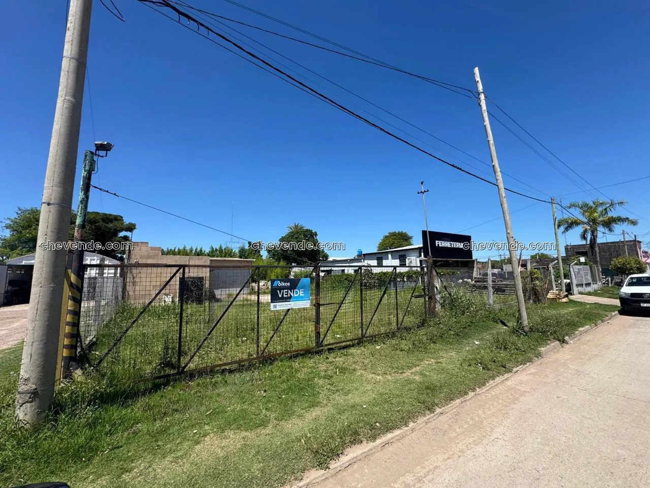 Galpón con amplio terreno barrio San José.