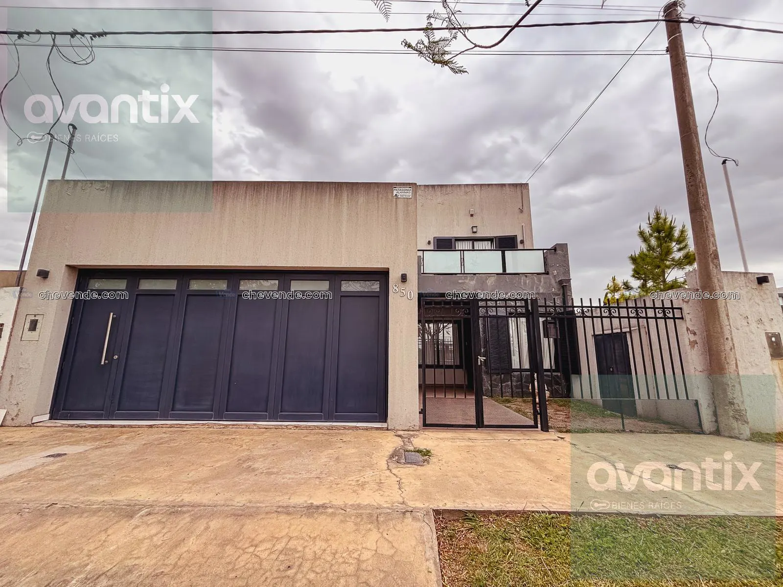 Propiedad funcional y moderna en barrio La Cañada