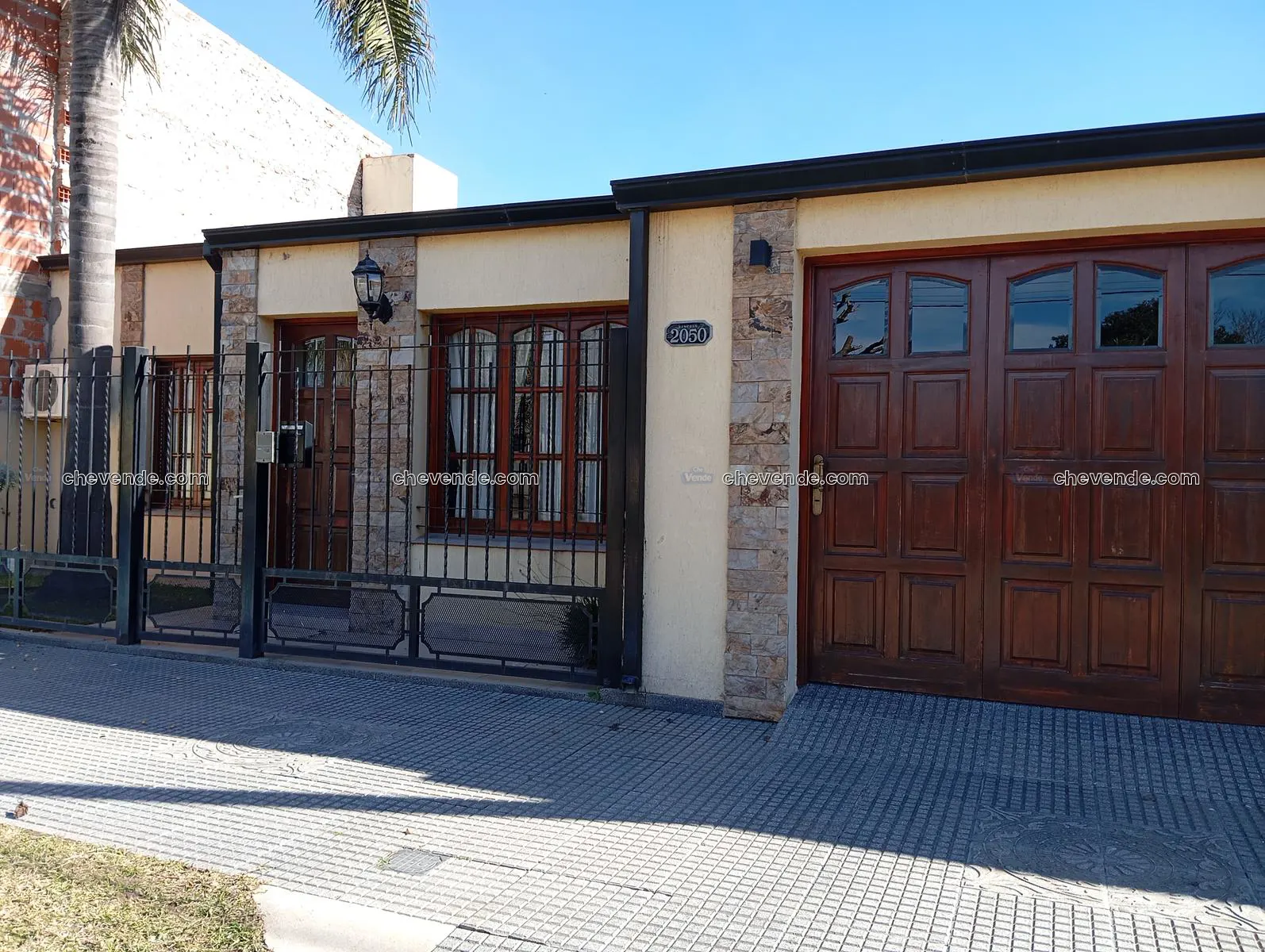 Impecable casa, con patio y pileta